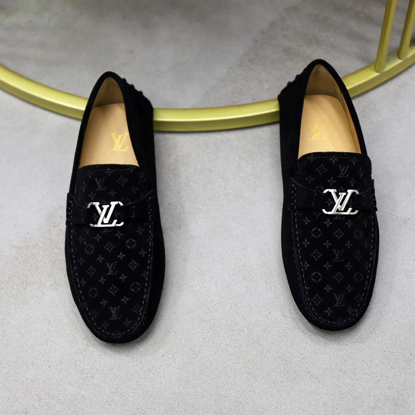 Ex-factory price: 480💰【LV】Louis Vuitton ⚠️High-end men’s driving and pedal series ⚠️38-44 (customized for 45) ⚠️All original cowhide leather! Thick and soft! Made entirely of calfskin lining! The latest non-slip beanie sole! Three-dimensional package technology! Fashionable and classic! Handicrafts! Original high quality! Feel free to compare!
